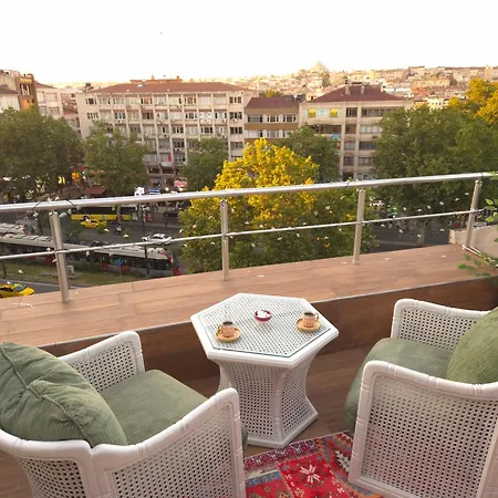 4 Bedroom Flat With Terrace And Hot Tub In Historic Istanboel