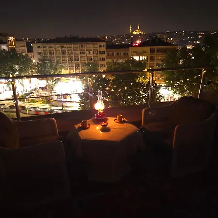 4 Bedroom Flat With Terrace And Hot Tub In Historic Istanboel