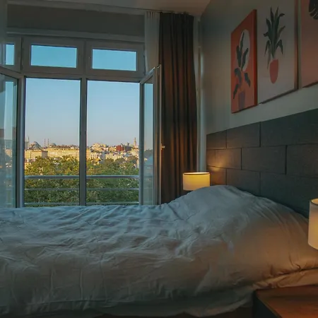 Appartement 4 Bedroom Flat With Terrace And Hot Tub In Historic Istanboel