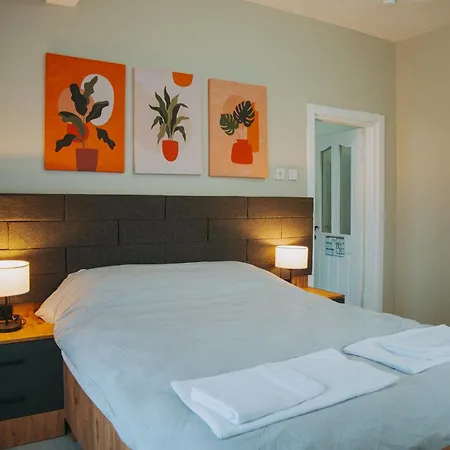 4 Bedroom Flat With Terrace And Hot Tub In Historic * Istanboel