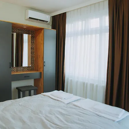 4 Bedroom Flat With Terrace And Hot Tub In Historic Apartmán